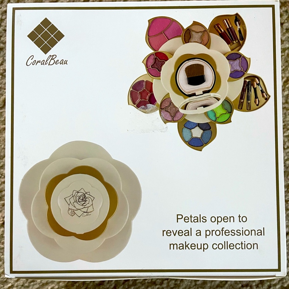 Bloom like a flower All-in-One Make-Up